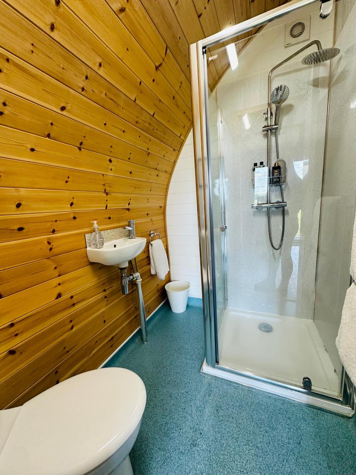 Welly Boot Pod Hotel Shenstone Exterior foto