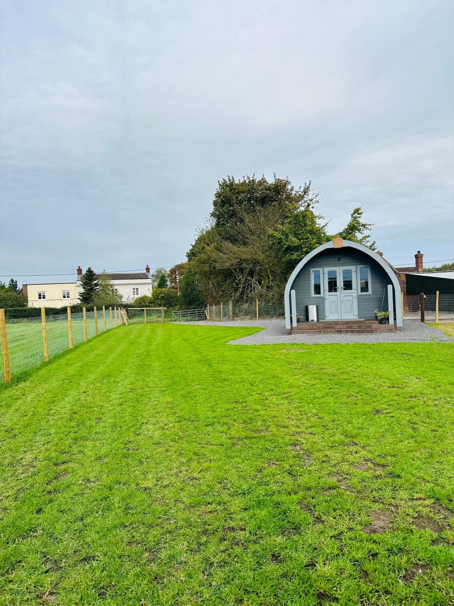 Welly Boot Pod Hotel Shenstone Exterior foto