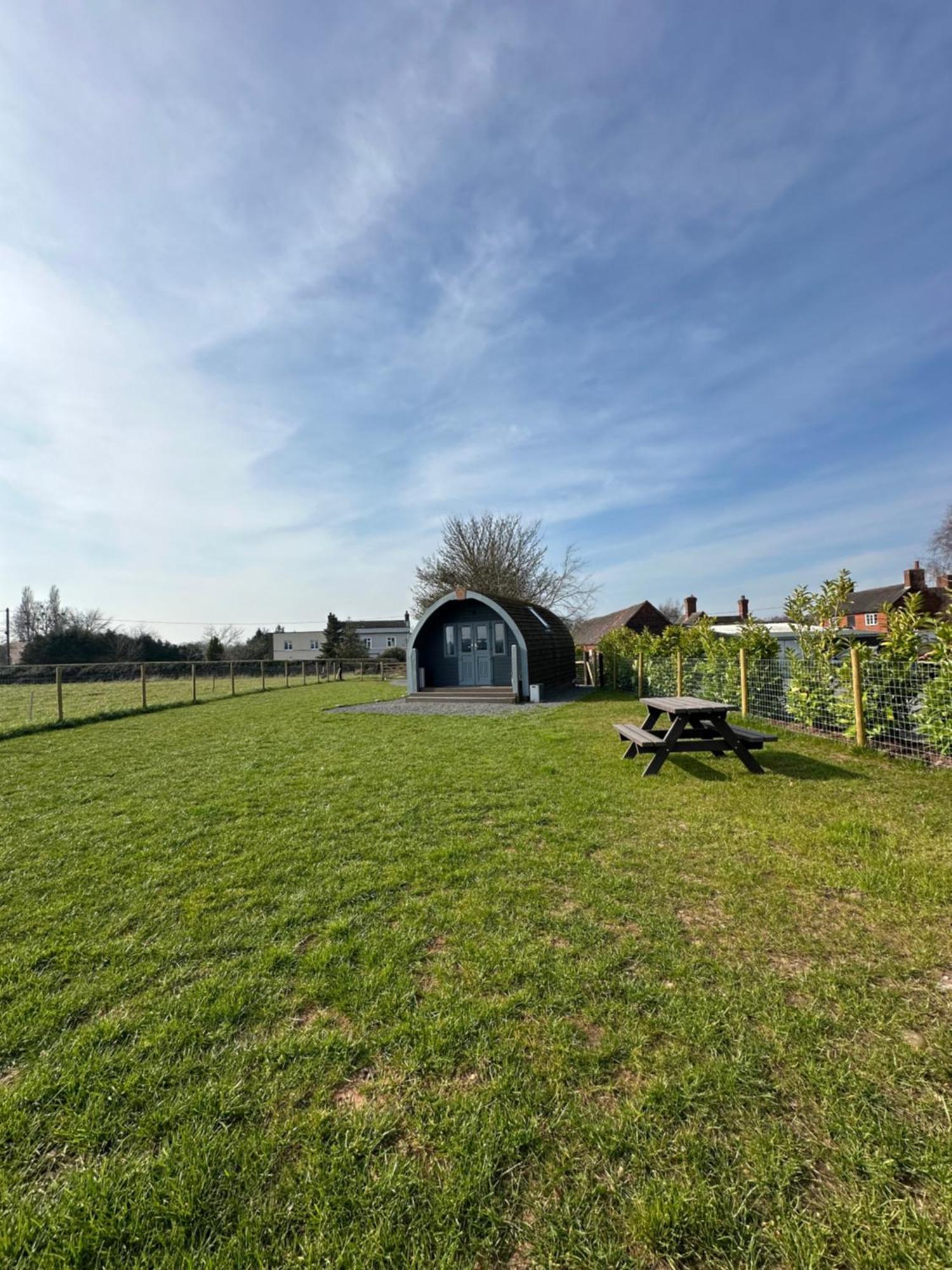 Welly Boot Pod Hotel Shenstone Exterior foto